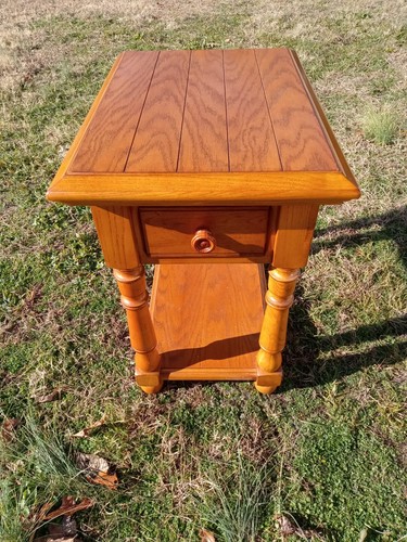 Oak end table side - table,